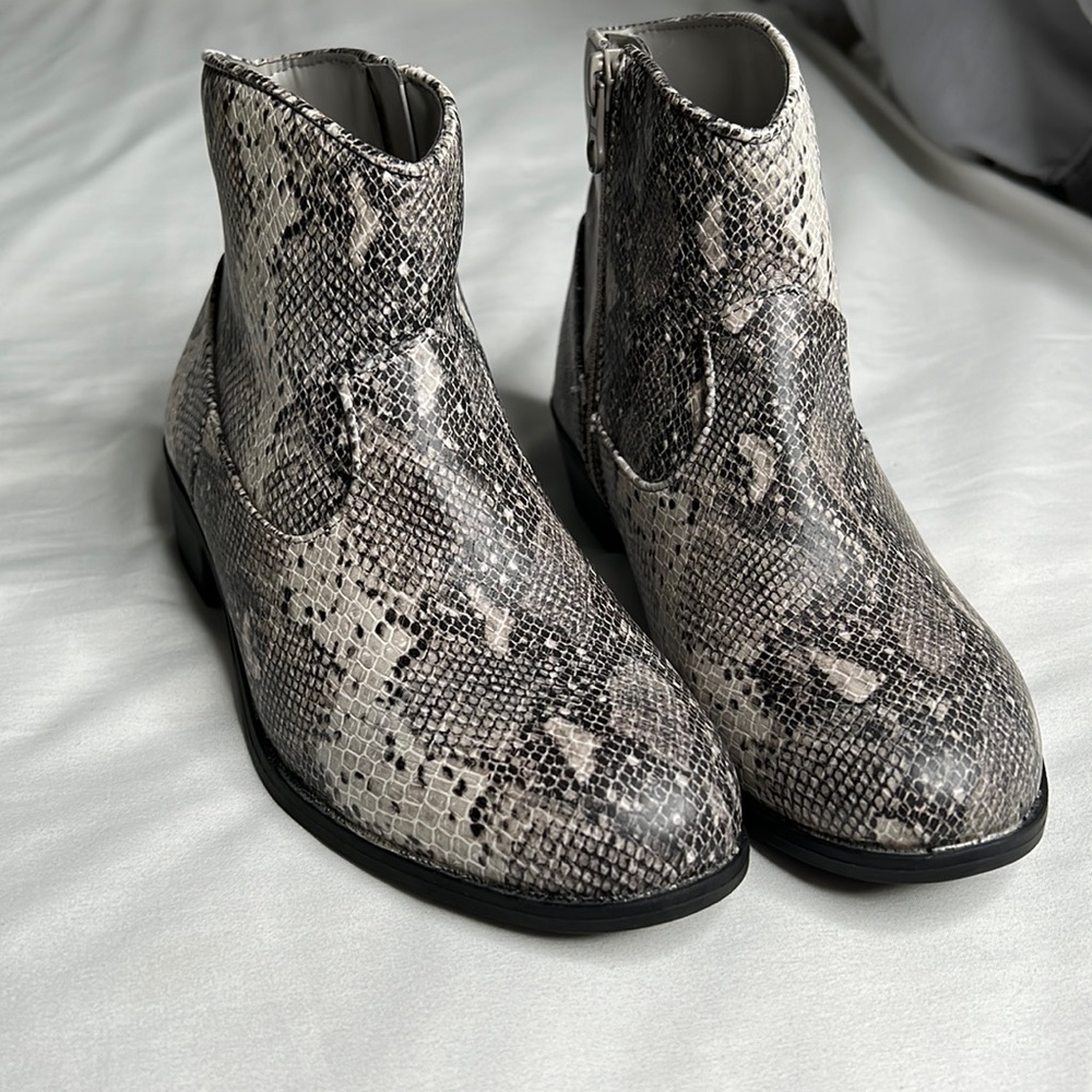 Girls Snake print booties